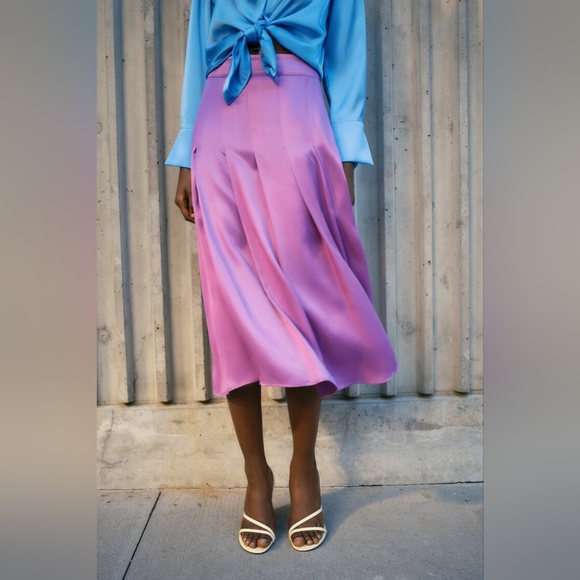 ZARA LIMITED EDITION SATIN EFFECT BOX PLEAT SKIRT - Picture 2 of 8